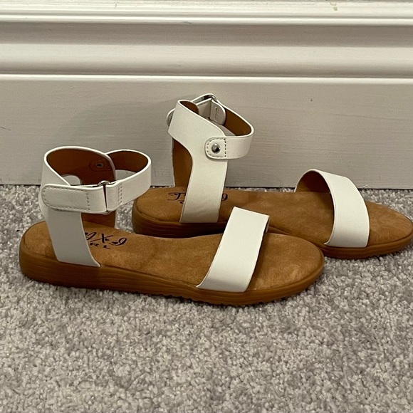 NEW GIRLS SANDALS - SIZE 12 - Picture 2 of 3